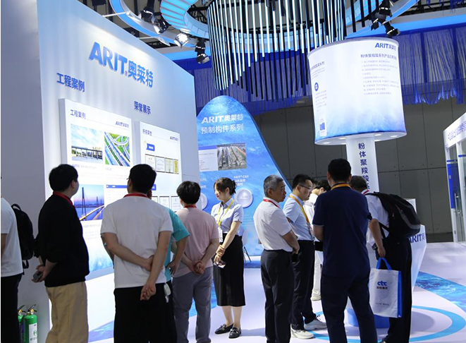 On-site audiences visit the booth